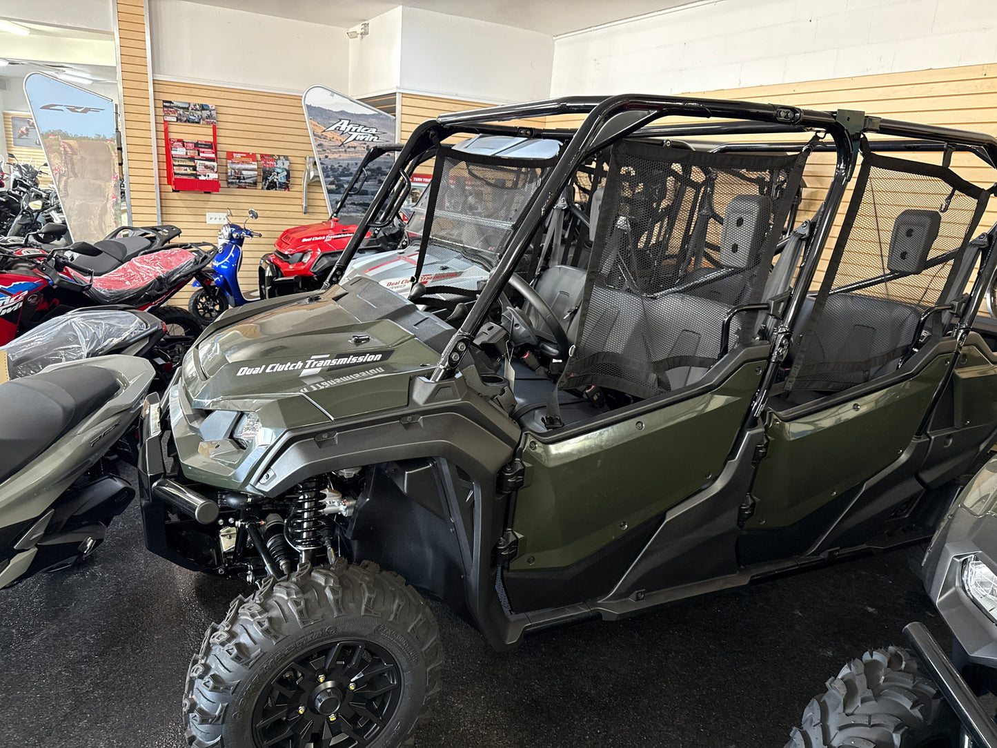 2025 HONDA PIONEER 1000-6 DELUXE CREW