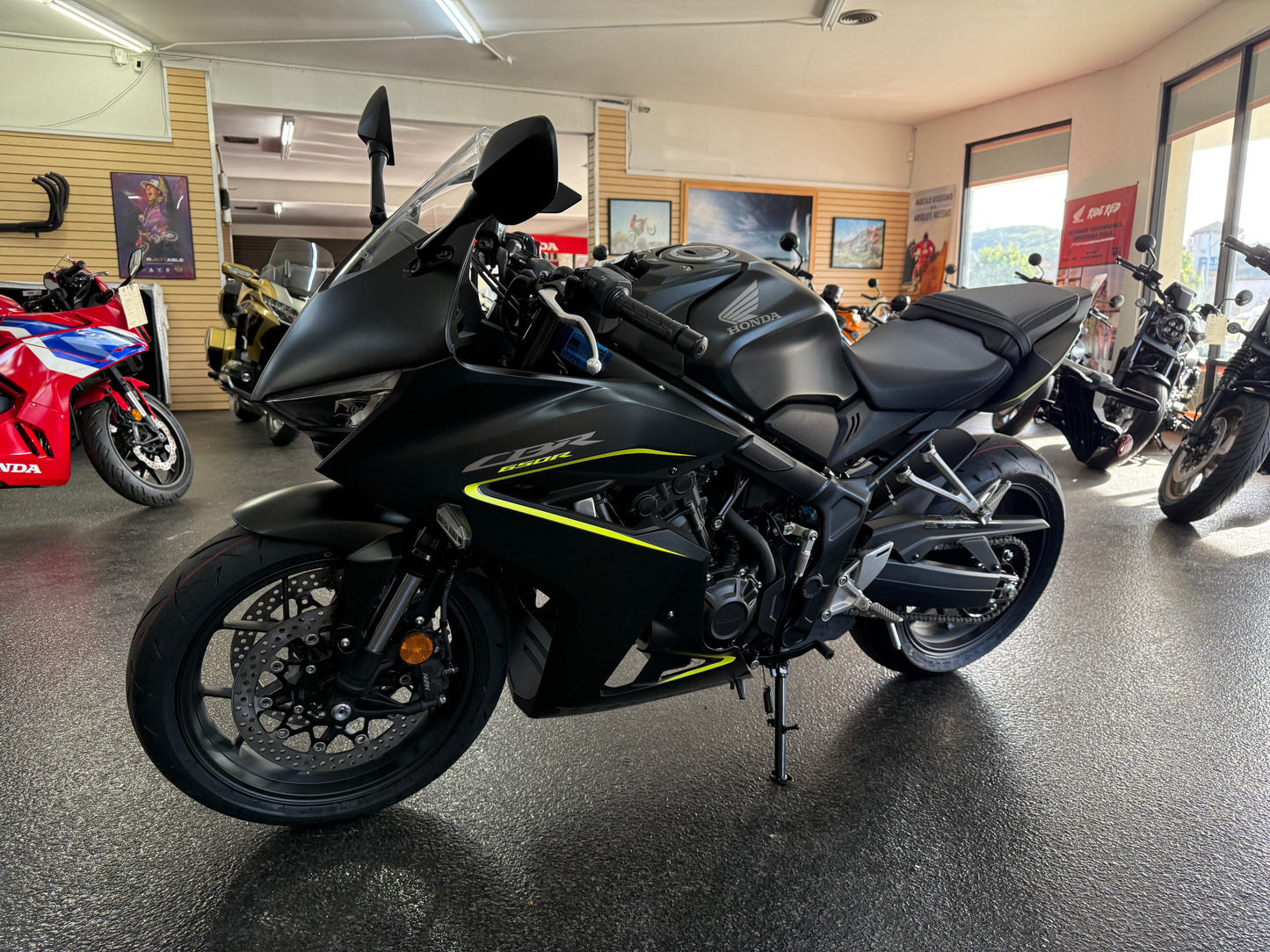 2026 HONDA CBR650R E-CLUTCH