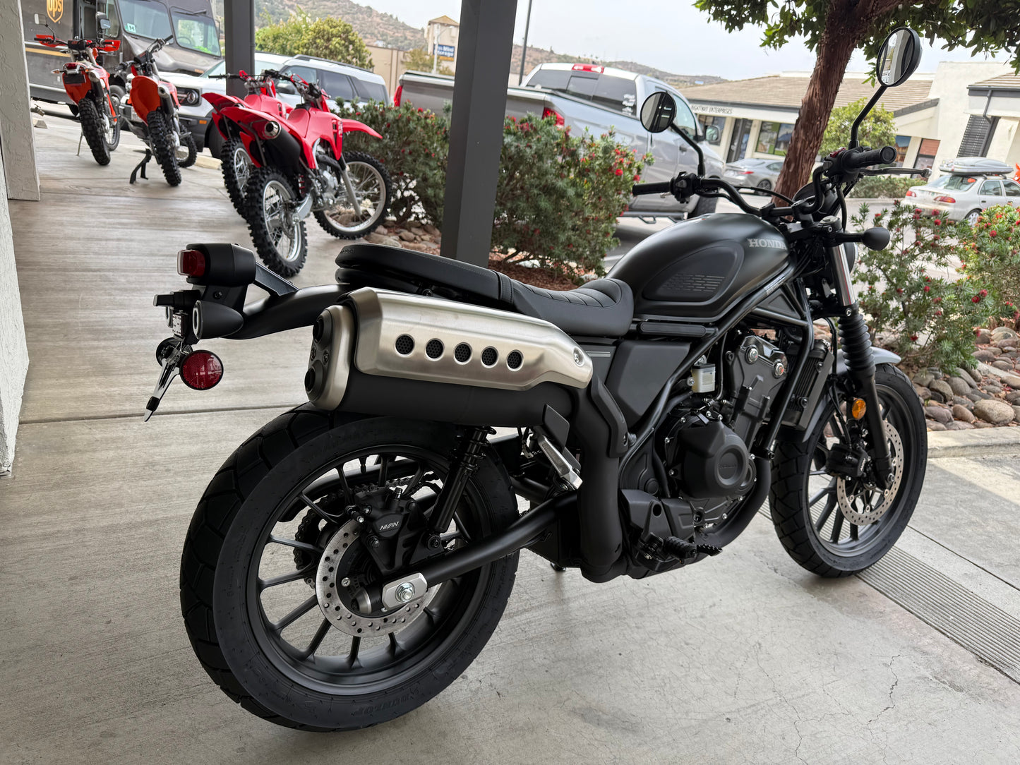 2026 Honda SCL500 - Matte Black Metallic