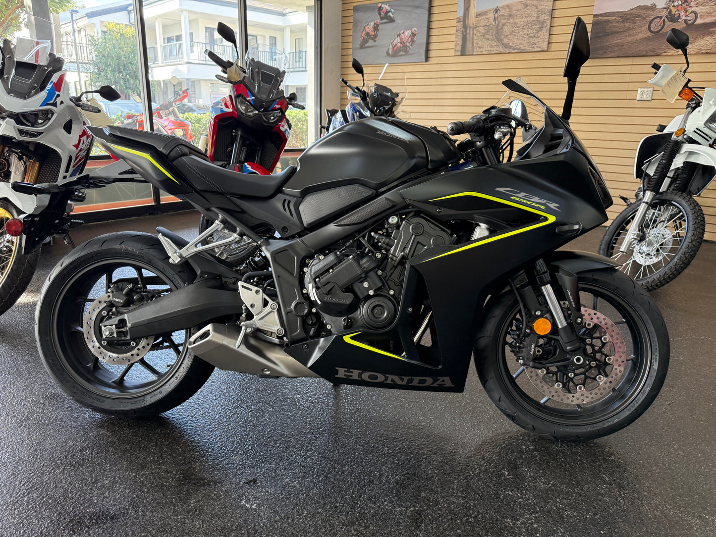 2026 HONDA CBR650R E-CLUTCH