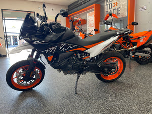 2024 KTM 890 SMT