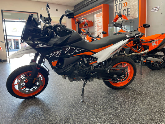 2024 KTM 890 SMT