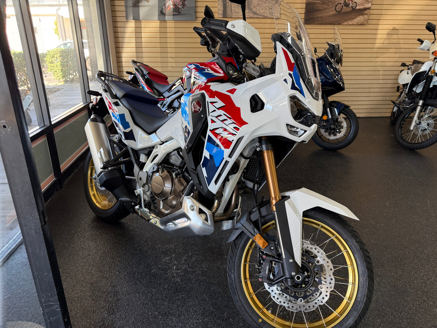 2025 HONDA AFRICA TWIN ADVENTURE SPORTS ES