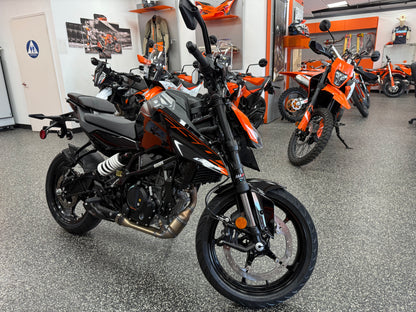 2026 KTM 250 DUKE