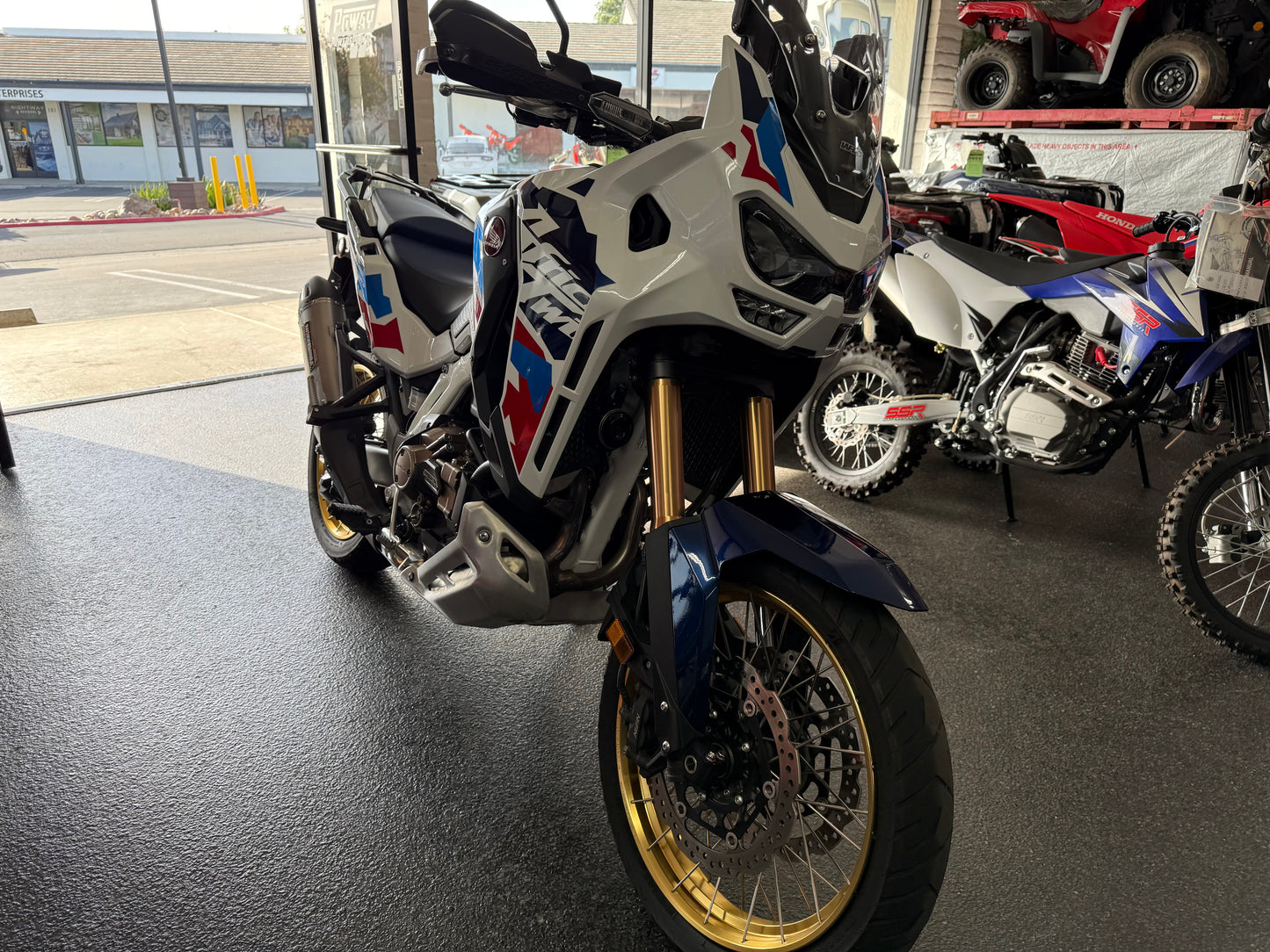 2024 HONDA AFRICA TWIN ADVENTURE SPORTS ES DCT