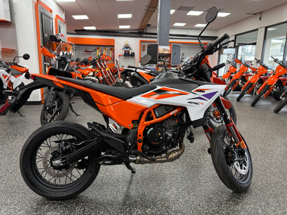 2026 KTM 390 SMC R