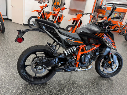 2026 KTM 390 Duke - BLACK