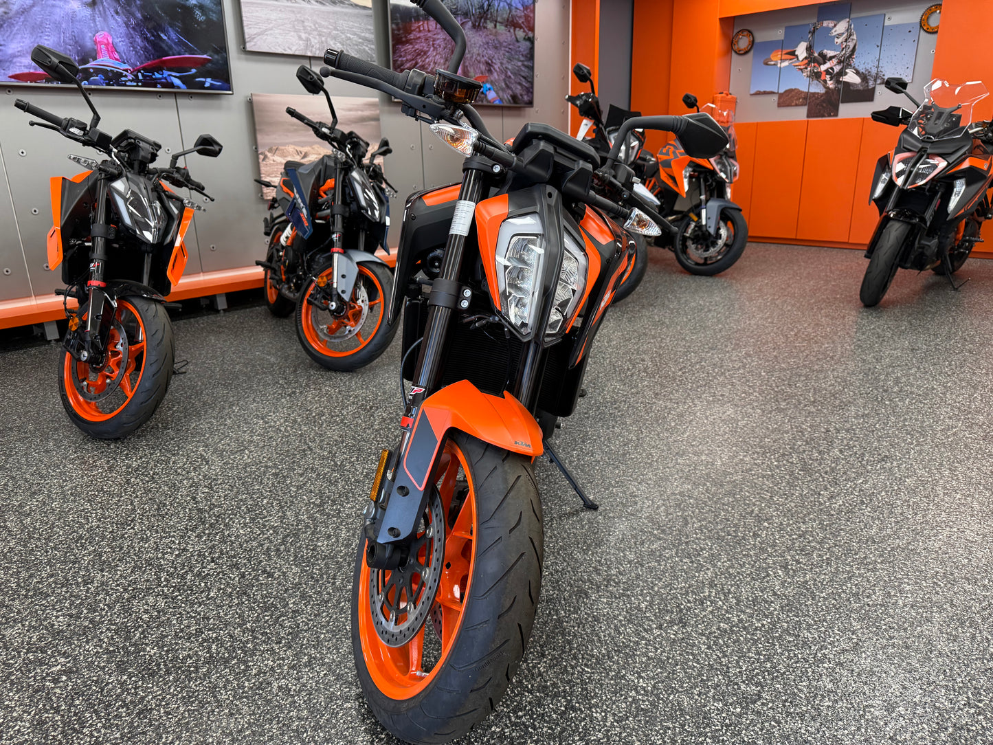 2022 KTM 890 DUKE GP