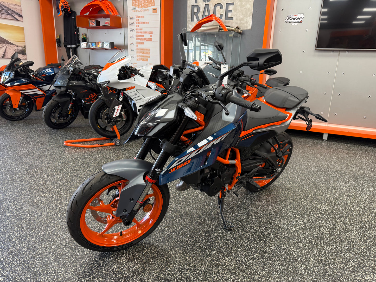 2025 KTM 390 DUKE