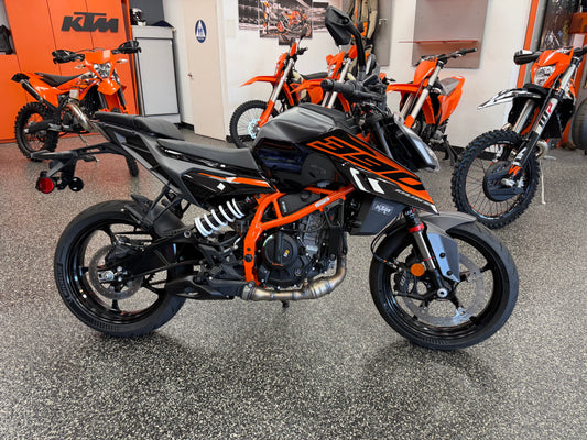 2026 KTM 390 Duke - BLACK