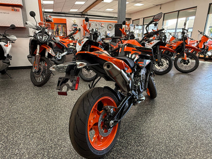 2022 KTM 890 DUKE GP