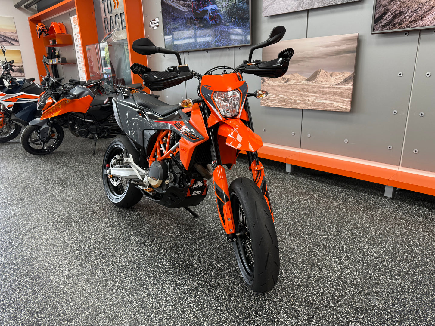 2022 KTM 690 SMC R