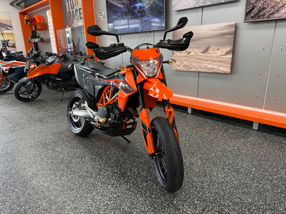 2022 KTM 690 SMC R