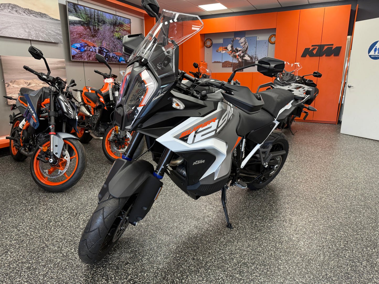 2024 KTM 1290 SUPER ADVENTURE S