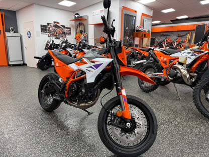 2026 KTM 390 SMC R