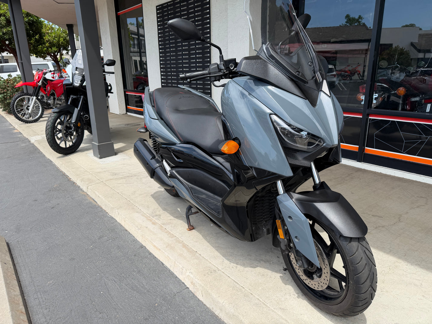 2022 YAMAHA XMAX