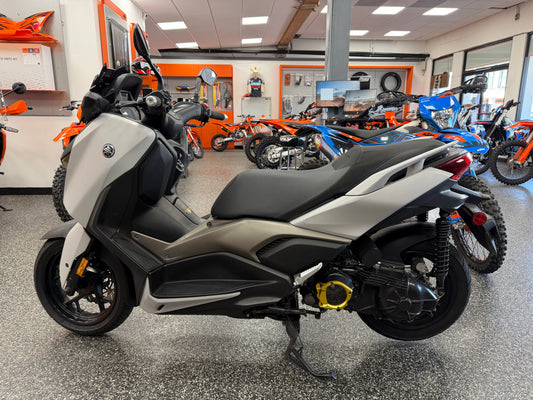 2023 YAMAHA XMAX 300