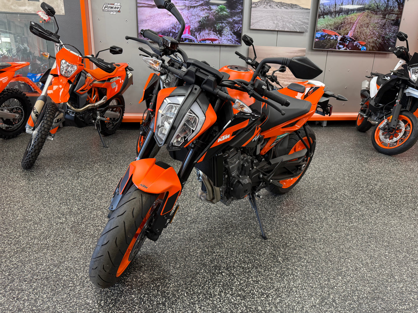 2022 KTM 890 DUKE GP