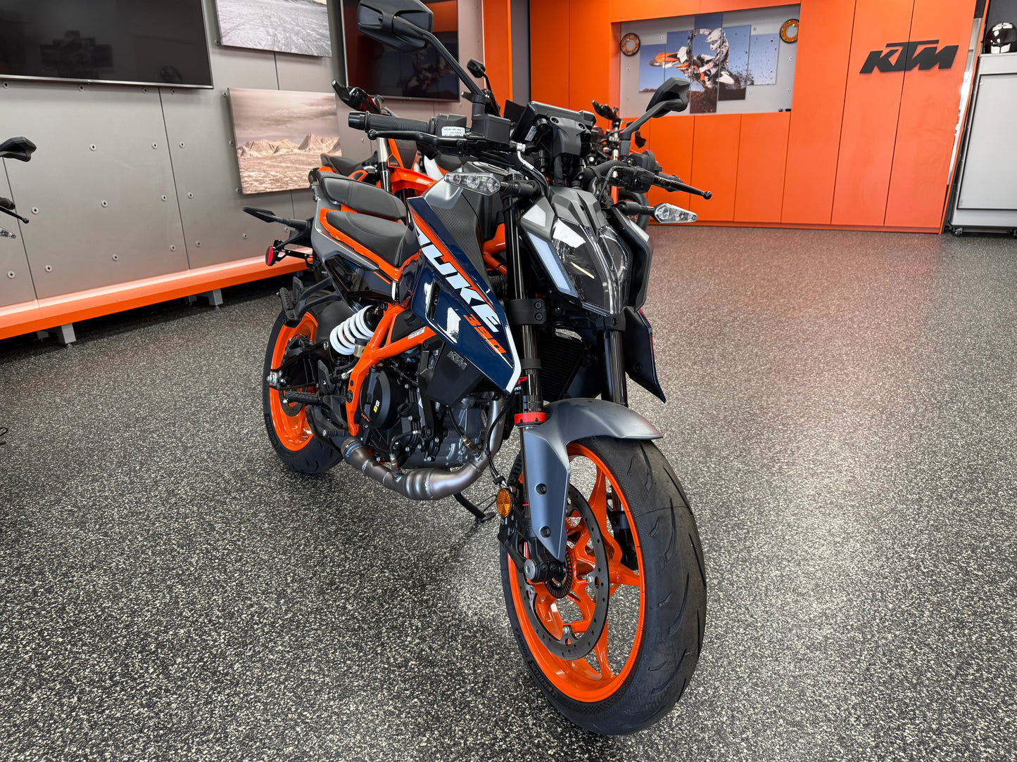 2025 KTM 390 DUKE