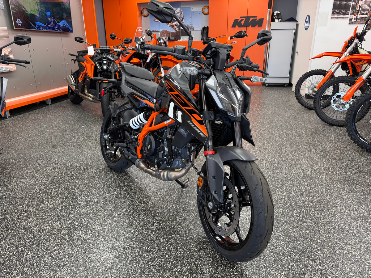 2026 KTM 390 Duke - BLACK
