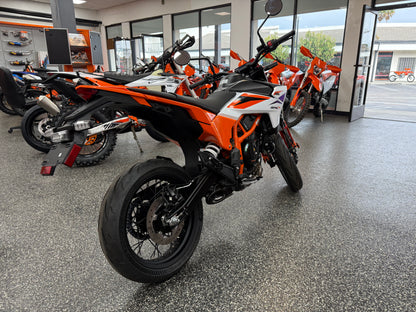 2026 KTM 390 SMC R