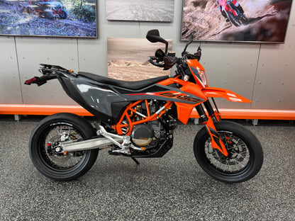 2022 KTM 690 SMC R