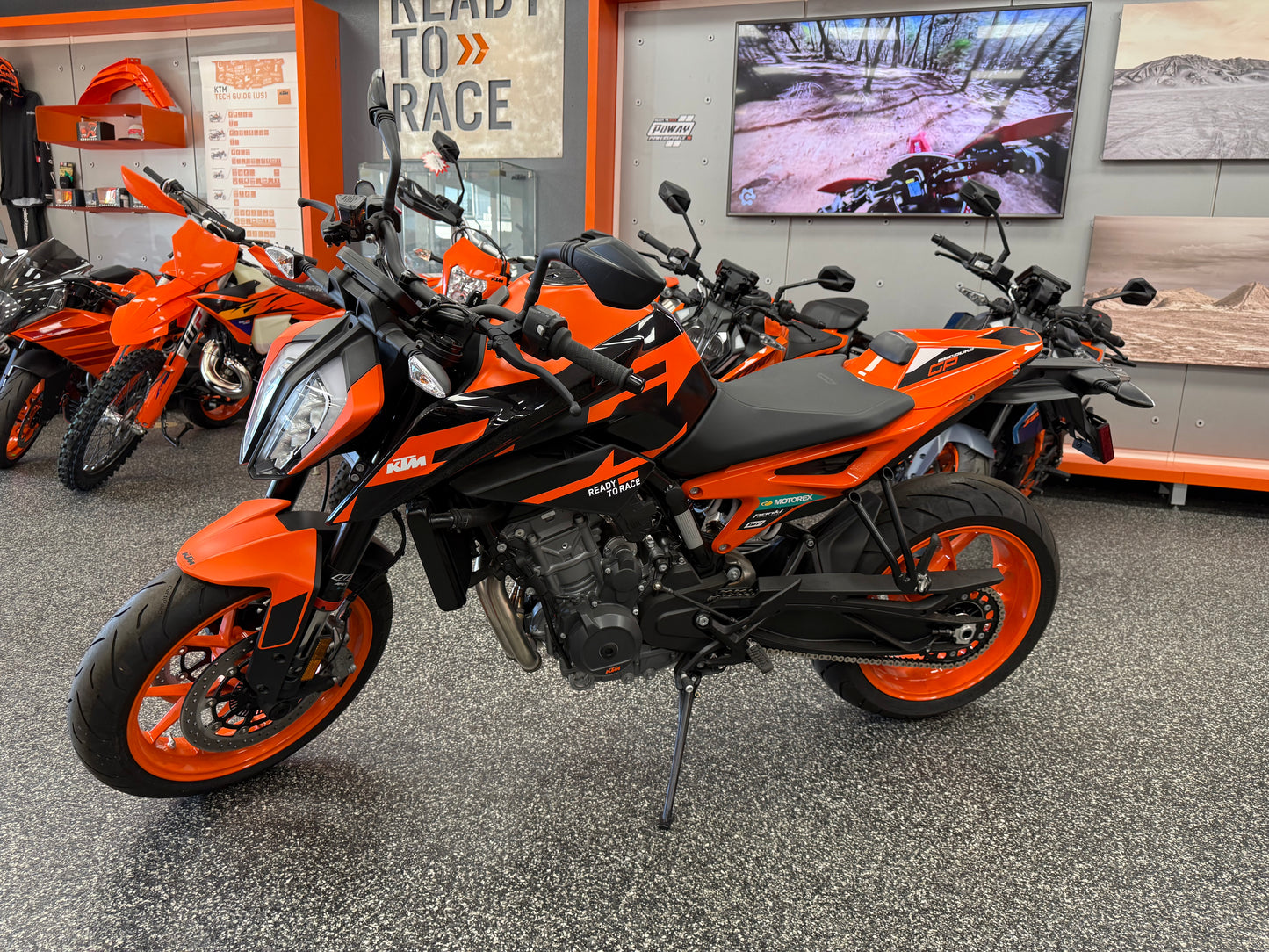 2022 KTM 890 DUKE GP
