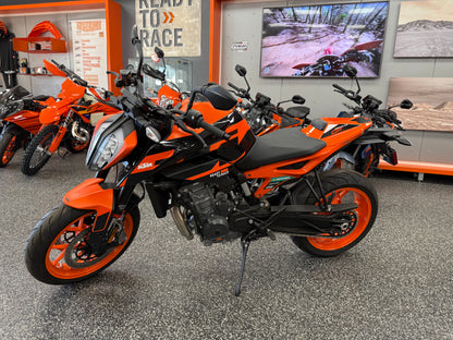 2022 KTM 890 DUKE GP
