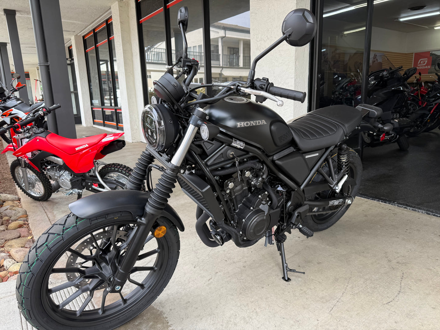 2026 Honda SCL500 - Matte Black Metallic