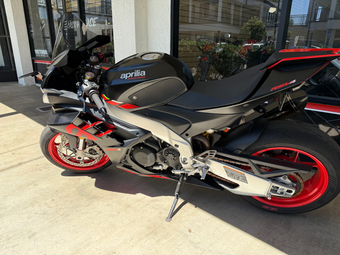 2023 Aprilia RSV4 1100