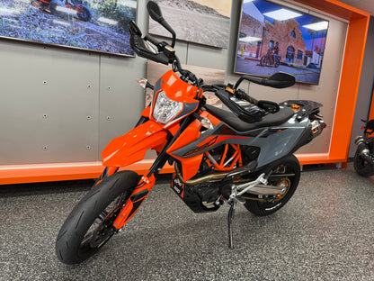 2022 KTM 690 SMC R
