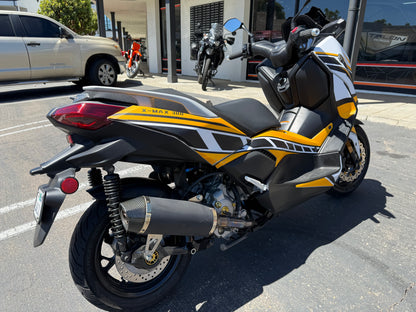 2023 YAMAHA XMAX 300