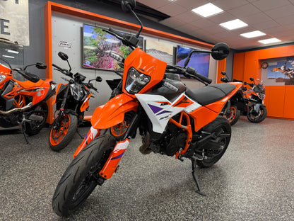 2026 KTM 390 SMC R