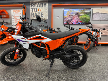 2026 KTM 390 SMC R