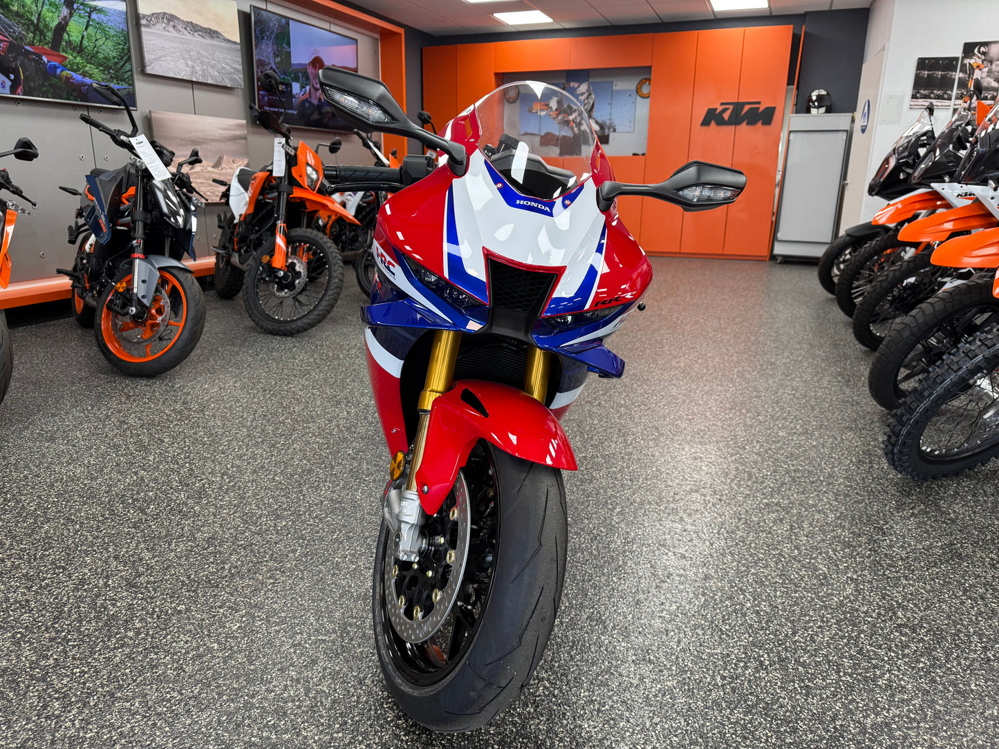 2026 HONDA CBR1000RR-R FIREBLADE SP
