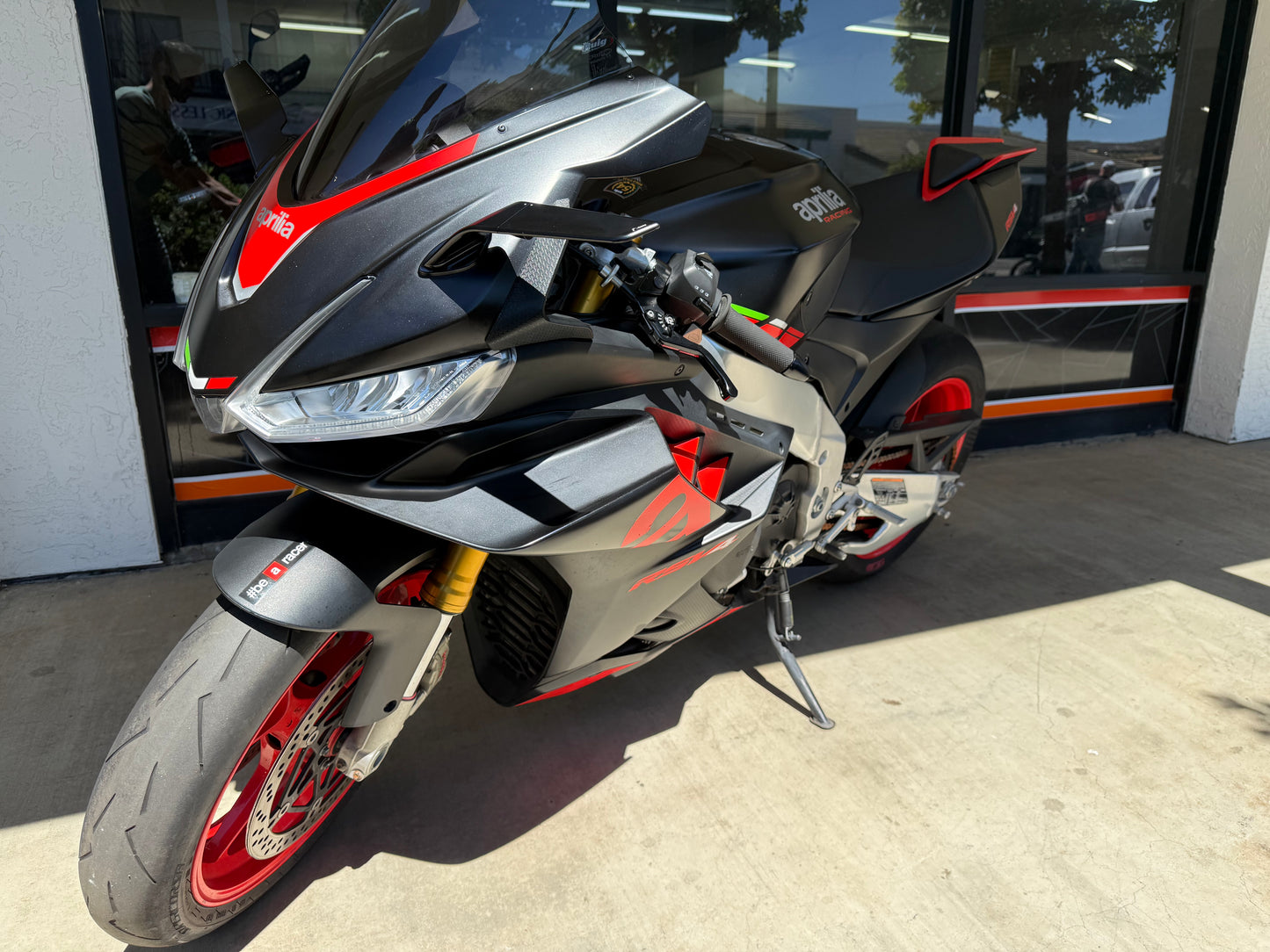 2023 Aprilia RSV4 1100